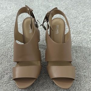 Michael Kors Beige Heels size 8.5 in great condition!